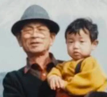 祖父と幼い頃の私の古い写真
